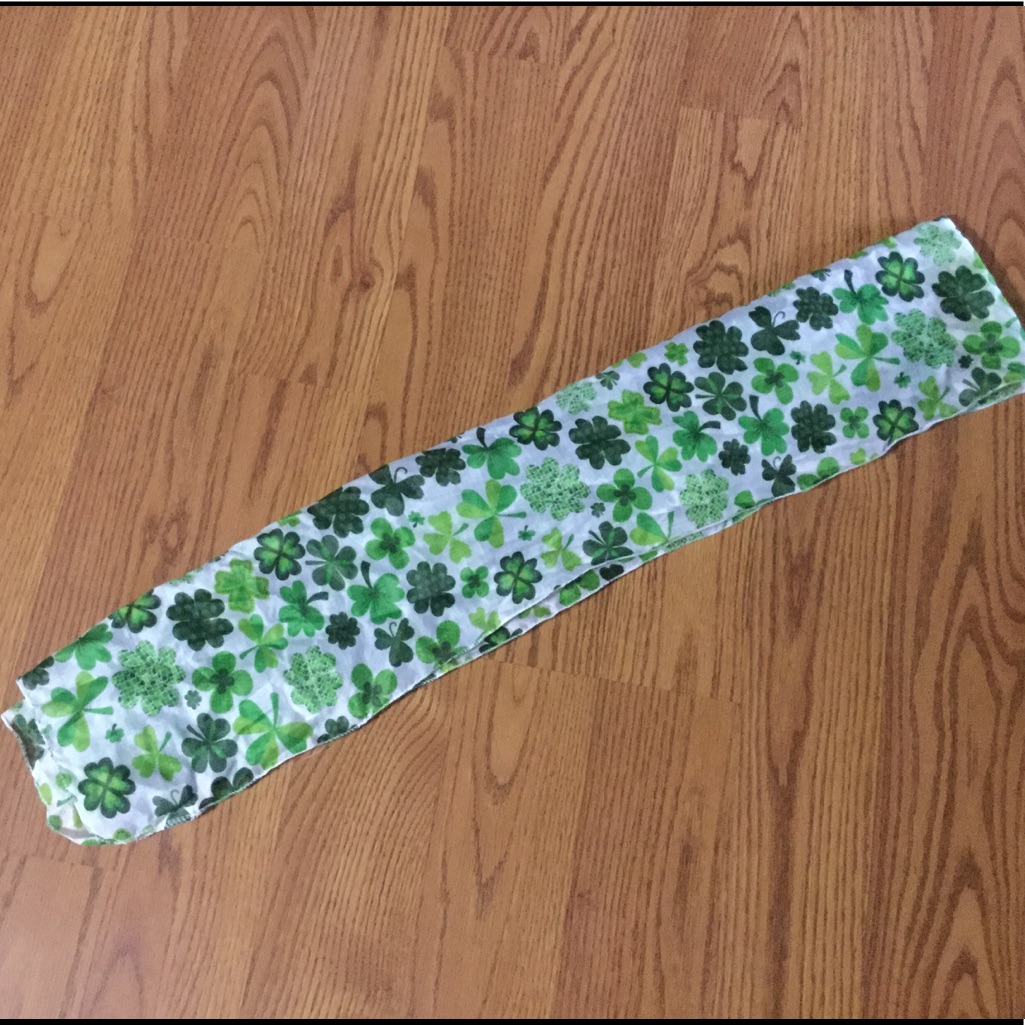 Nwot Shamrock Printed Lite Weight Scarf